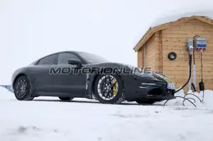 Porsche Taycan foto spia 13 febbraio 2019 - 1