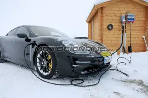Porsche Taycan foto spia 13 febbraio 2019