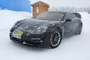 Porsche Taycan foto spia 13 febbraio 2019