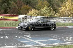 Porsche Taycan - Foto Spia 21-10-2022