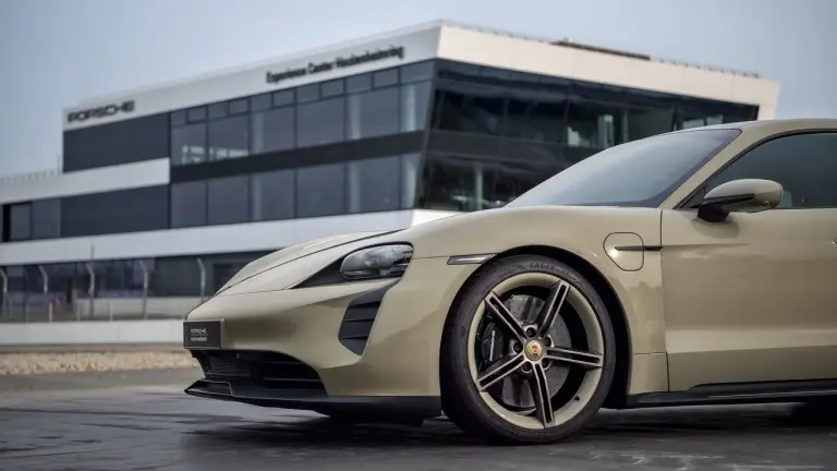 Porsche Taycan GTS Hockenheimring Edition - Foto - 14
