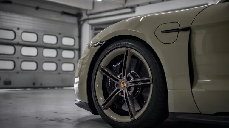 Porsche Taycan GTS Hockenheimring Edition - Foto - 21