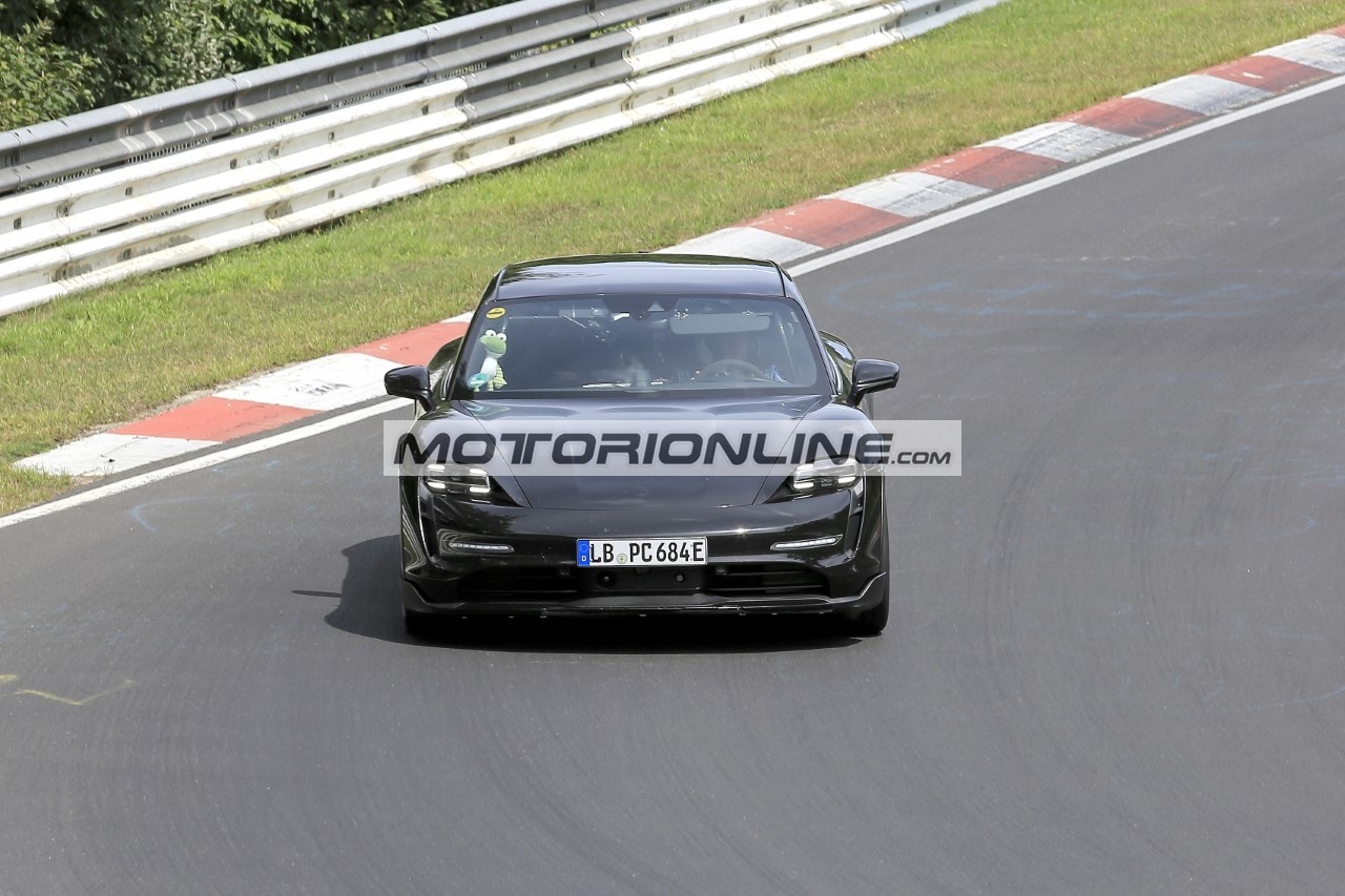 Porsche Taycan Sport Turismo - Foto spia 20-8-2020