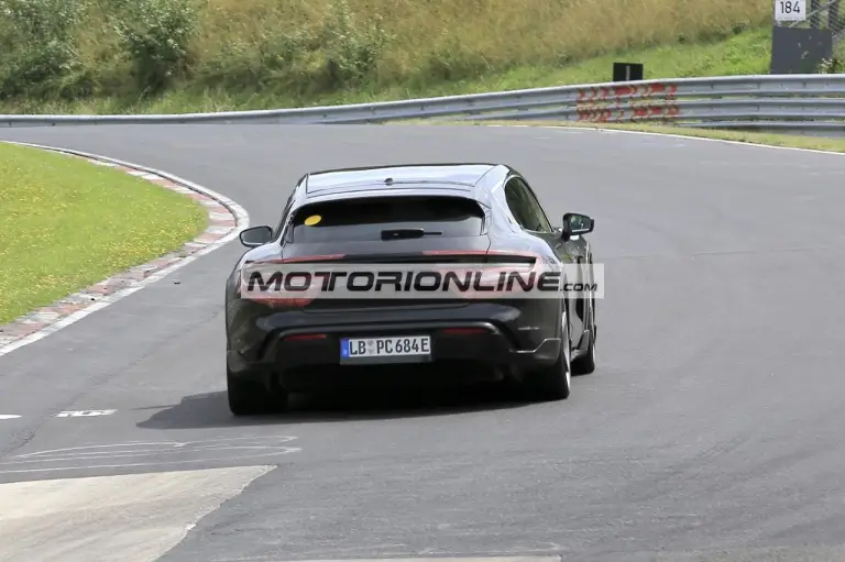 Porsche Taycan Sport Turismo - Foto spia 20-8-2020 - 9