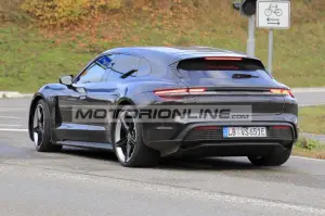 Porsche Taycan Sport Turismo - Foto spia 5-11-2020 - 10