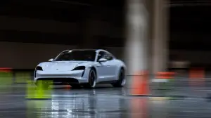 Porsche Taycan Turbo S - Record Indoor - 2