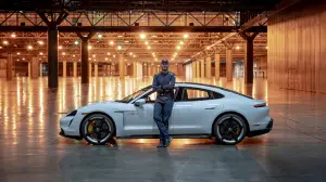 Porsche Taycan Turbo S - Record Indoor - 14