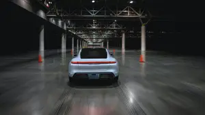 Porsche Taycan Turbo S - Record Indoor - 17