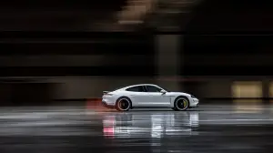 Porsche Taycan Turbo S - Record Indoor - 12