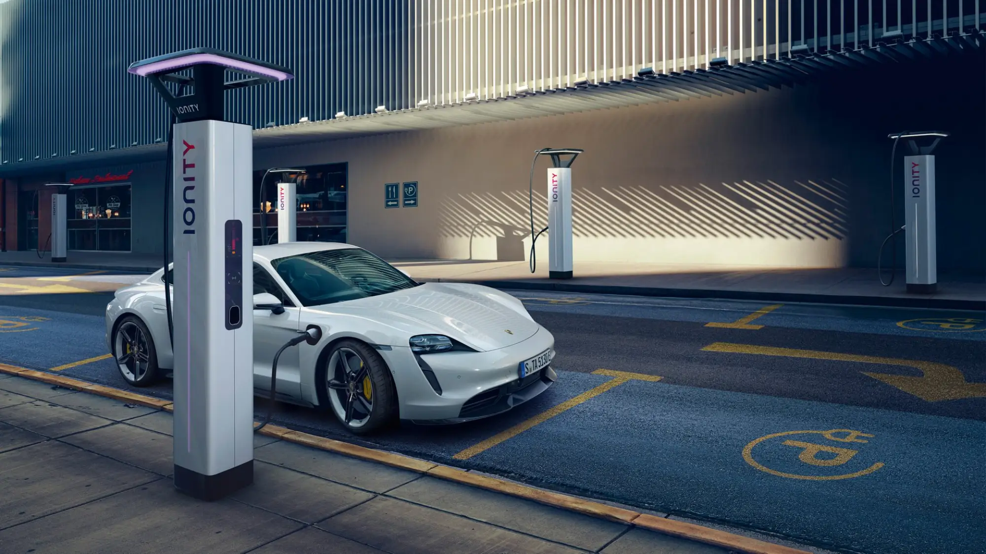 Porsche Taycan - 21