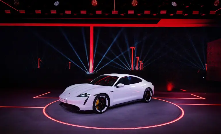 Porsche Taycan - 6