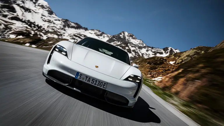 Porsche Taycan - 4