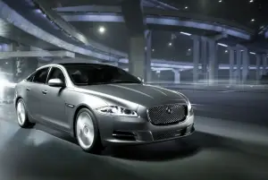 Presentazione Jaguar XJ - 6