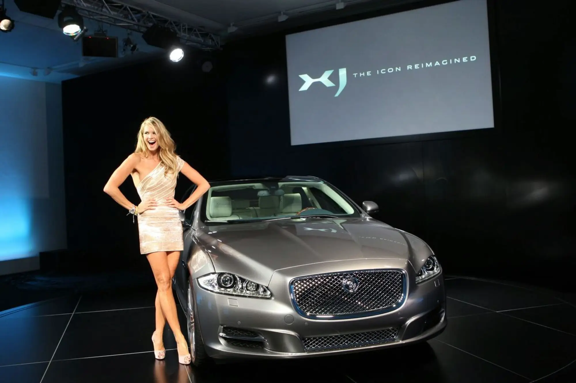 Presentazione Jaguar XJ - 32