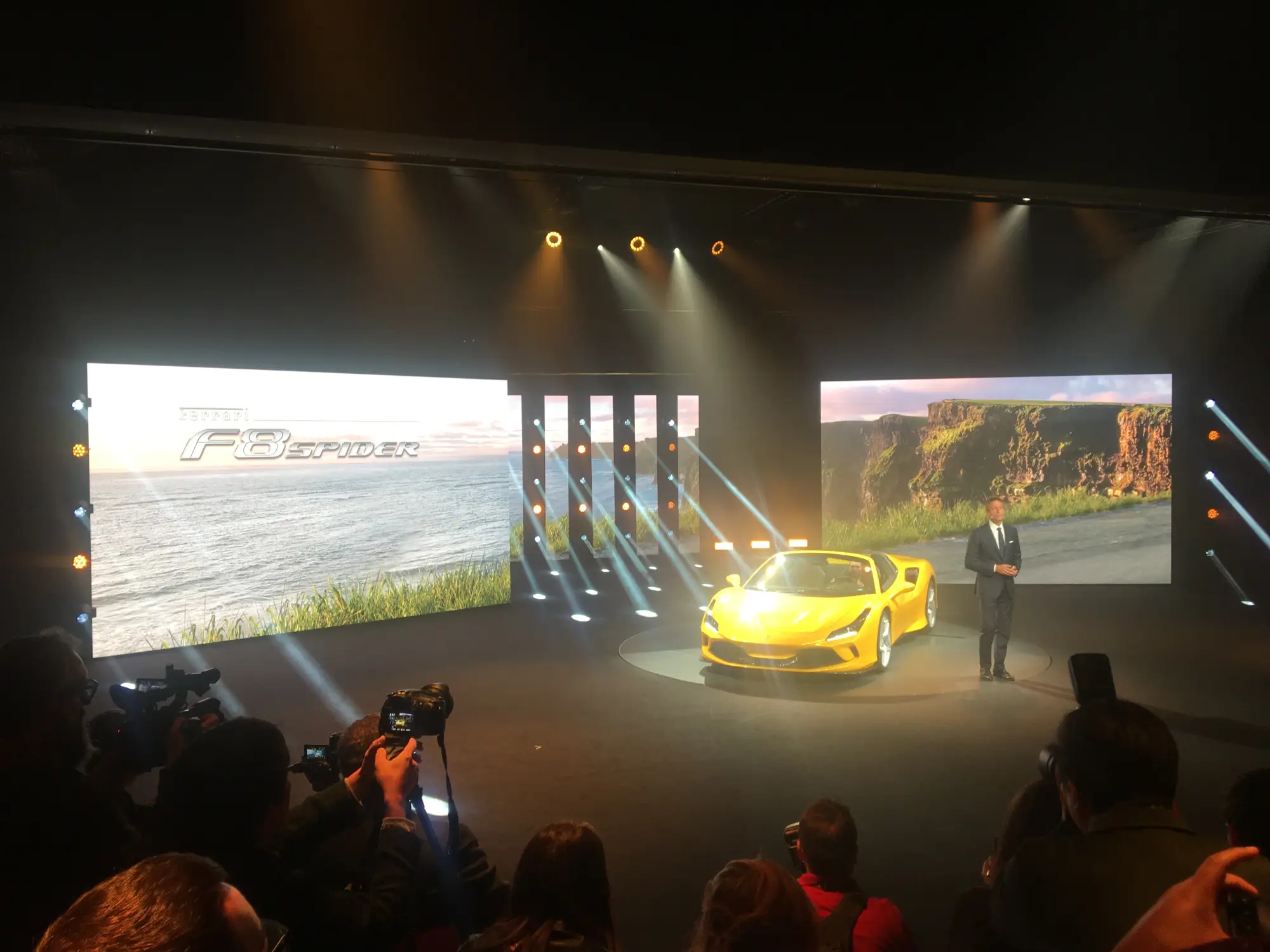 Presentazione Ferrari V8 Spider - Universo Ferrari - 17