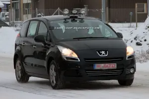 Prototipo Peugeot 5008 - Foto spia 08-12-2011