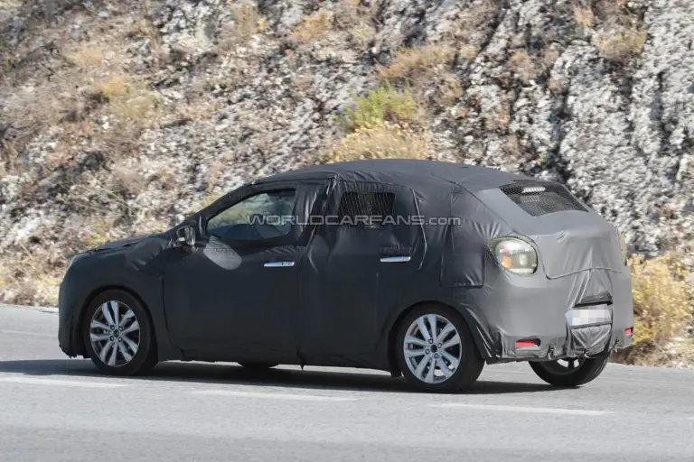 Prototipo Suzuki 5 porte - foto spia (settembre 2014) - 2