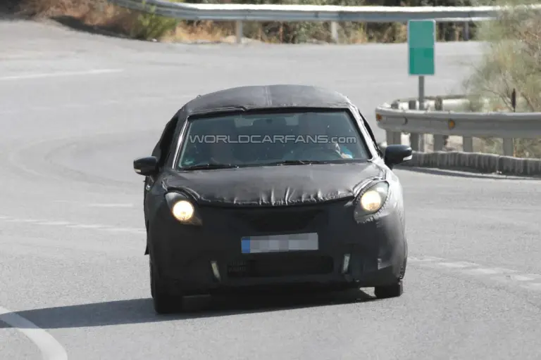 Prototipo Suzuki 5 porte - foto spia (settembre 2014) - 4