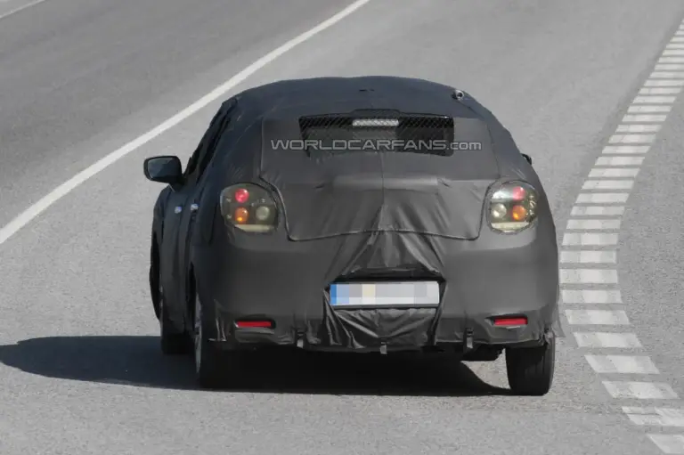 Prototipo Suzuki 5 porte - foto spia (settembre 2014) - 5