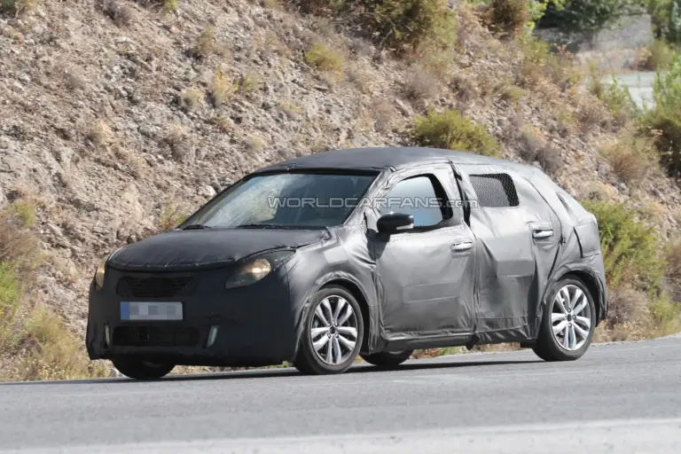 Prototipo Suzuki 5 porte - foto spia (settembre 2014) - 6