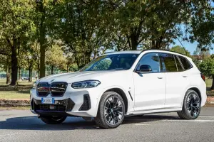 Prova BMW iX3 2022