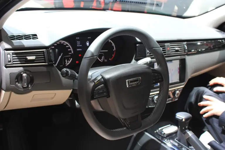Qoros 3 hatch e sedan - Salone di Ginevra 2014 - 9