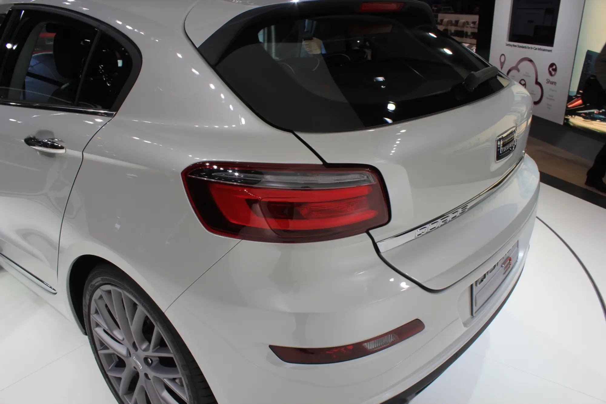 Qoros 3 hatch e sedan - Salone di Ginevra 2014 - 12