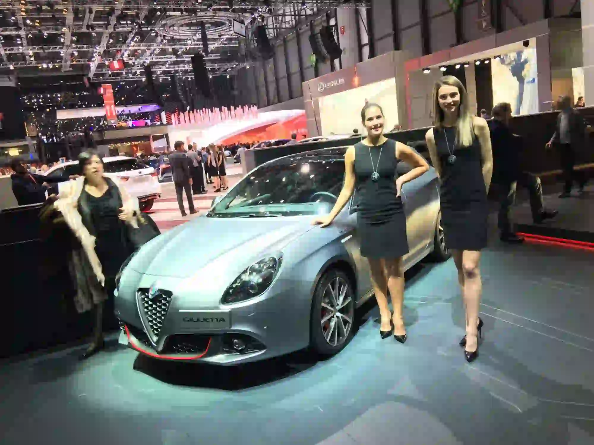 Ragazze e standiste - Salone di Ginevra 2016 - 1