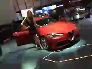 Ragazze e standiste - Salone di Ginevra 2016