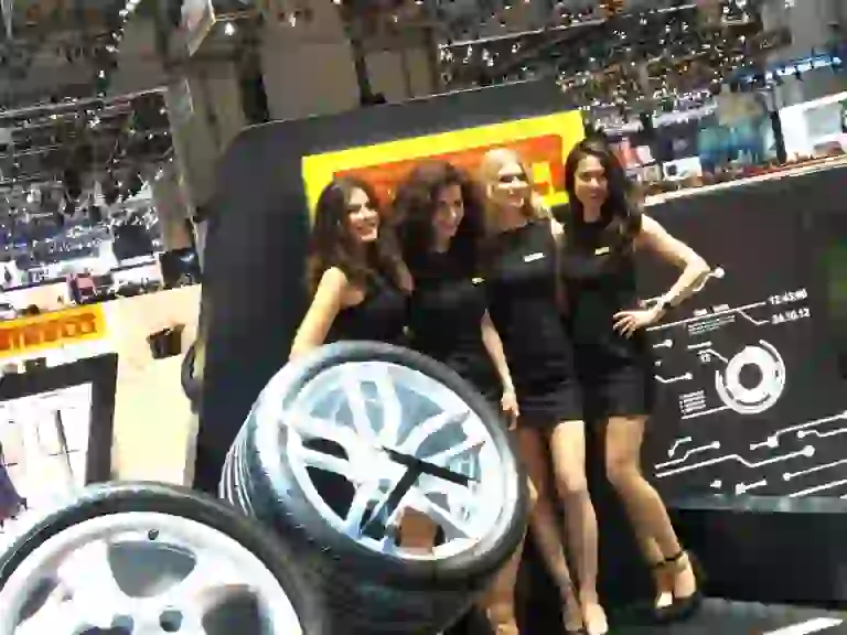 Ragazze e standiste - Salone di Ginevra 2016 - 3