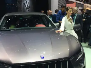 Ragazze e standiste - Salone di Ginevra 2016