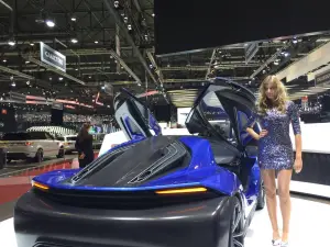 Ragazze e standiste - Salone di Ginevra 2016