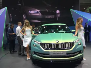 Ragazze e standiste - Salone di Ginevra 2016