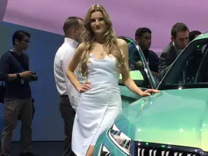 Ragazze e standiste - Salone di Ginevra 2016