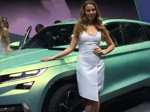 Ragazze e standiste - Salone di Ginevra 2016