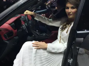 Ragazze e standiste - Salone di Ginevra 2016