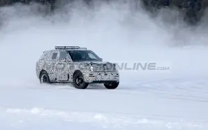 Range Rover 2022 - Foto spia 24-02-2020 - 3