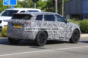 Range Rover Evoque 7 posti - Foto spia 20-5-2020