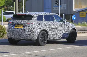 Range Rover Evoque 7 posti - Foto spia 20-5-2020