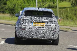 Range Rover Evoque 7 posti - Foto spia 20-5-2020