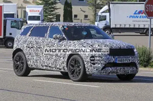 Range Rover Evoque 7 posti - Foto spia 20-5-2020