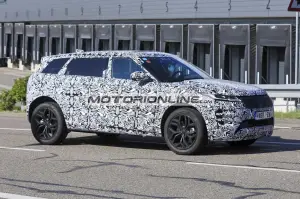 Range Rover Evoque 7 posti - Foto spia 20-5-2020