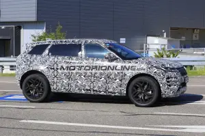 Range Rover Evoque 7 posti - Foto spia 20-5-2020
