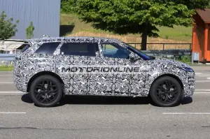 Range Rover Evoque 7 posti - Foto spia 20-5-2020