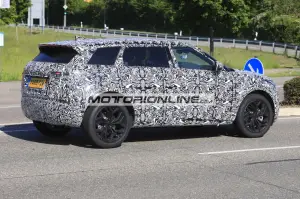 Range Rover Evoque 7 posti - Foto spia 20-5-2020