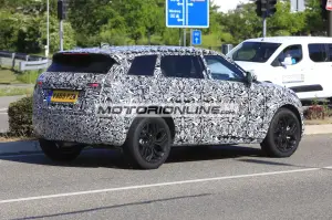 Range Rover Evoque 7 posti - Foto spia 20-5-2020