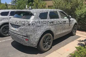 Range Rover Evoque foto spia 22 giugno 2018