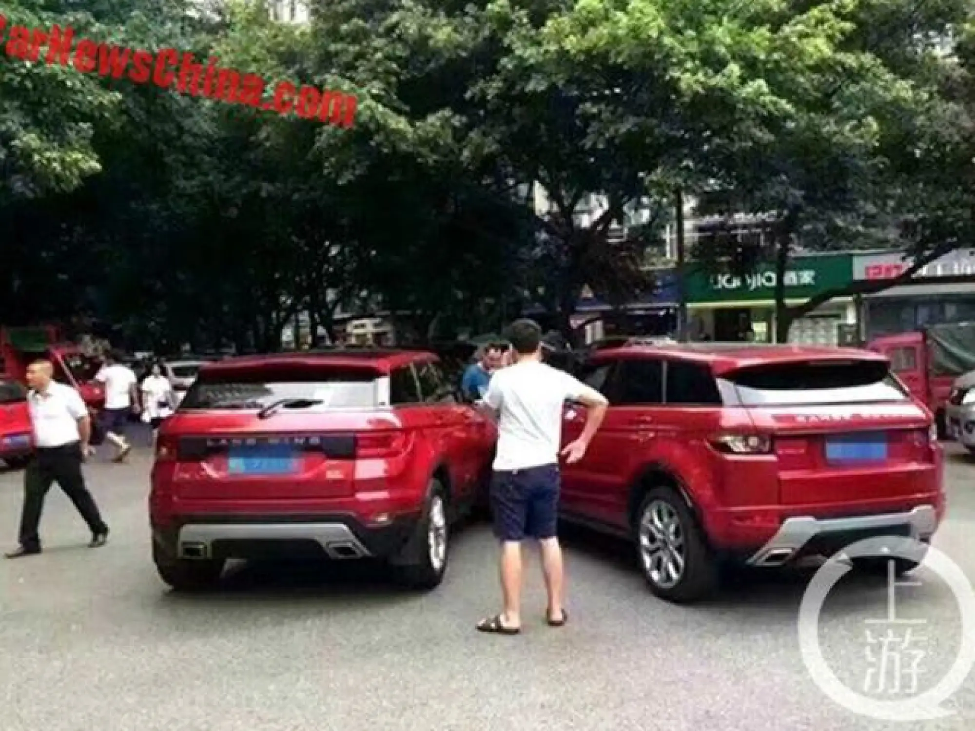 Range Rover Evoque - Landwind X7: scontro tra le strade di Chongqing - 2