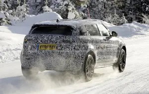 Range Rover Evoque LWB - Foto spia 11-02-2021 - 9