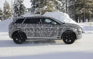 Range Rover Evoque LWB - Foto spia 11-02-2021 - 4